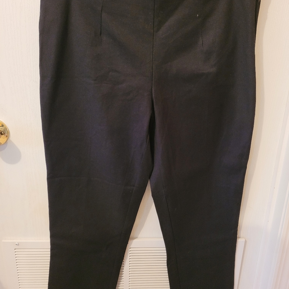 Classic Black Capris